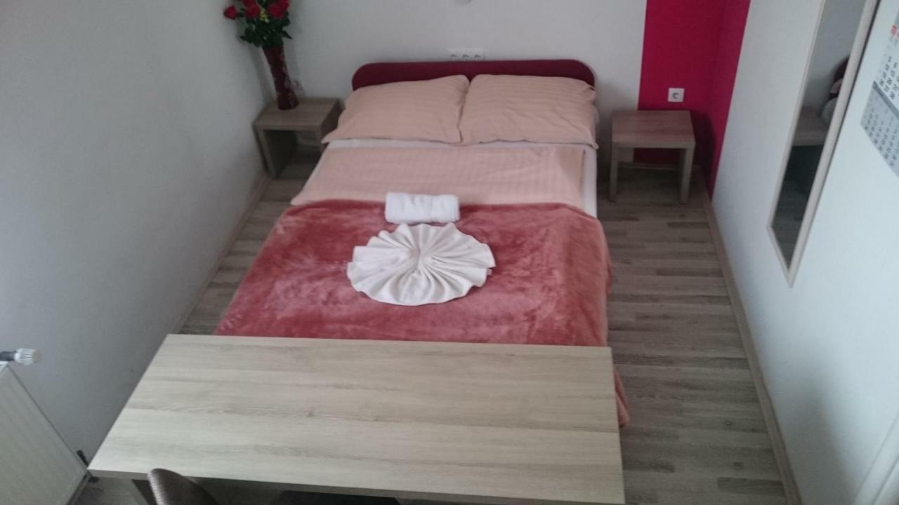 Guest House Villa Herbarium Славонски-Брод Экстерьер фото